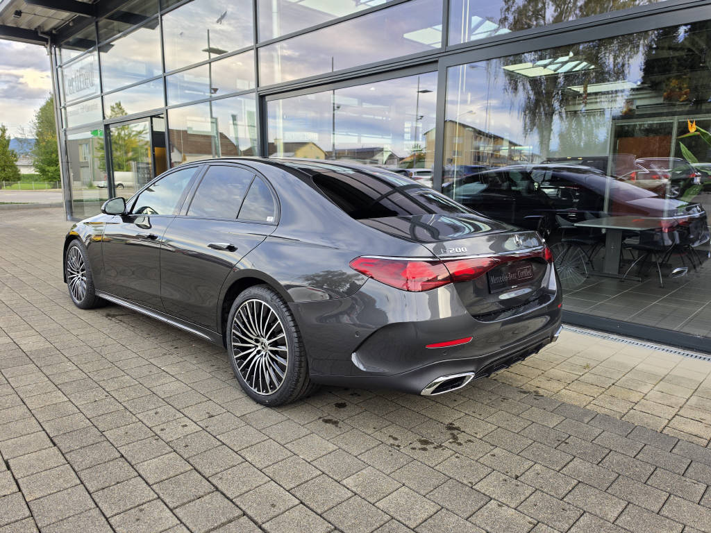 MERCEDES-BENZ E 200 4Matic AMG Line-image-2