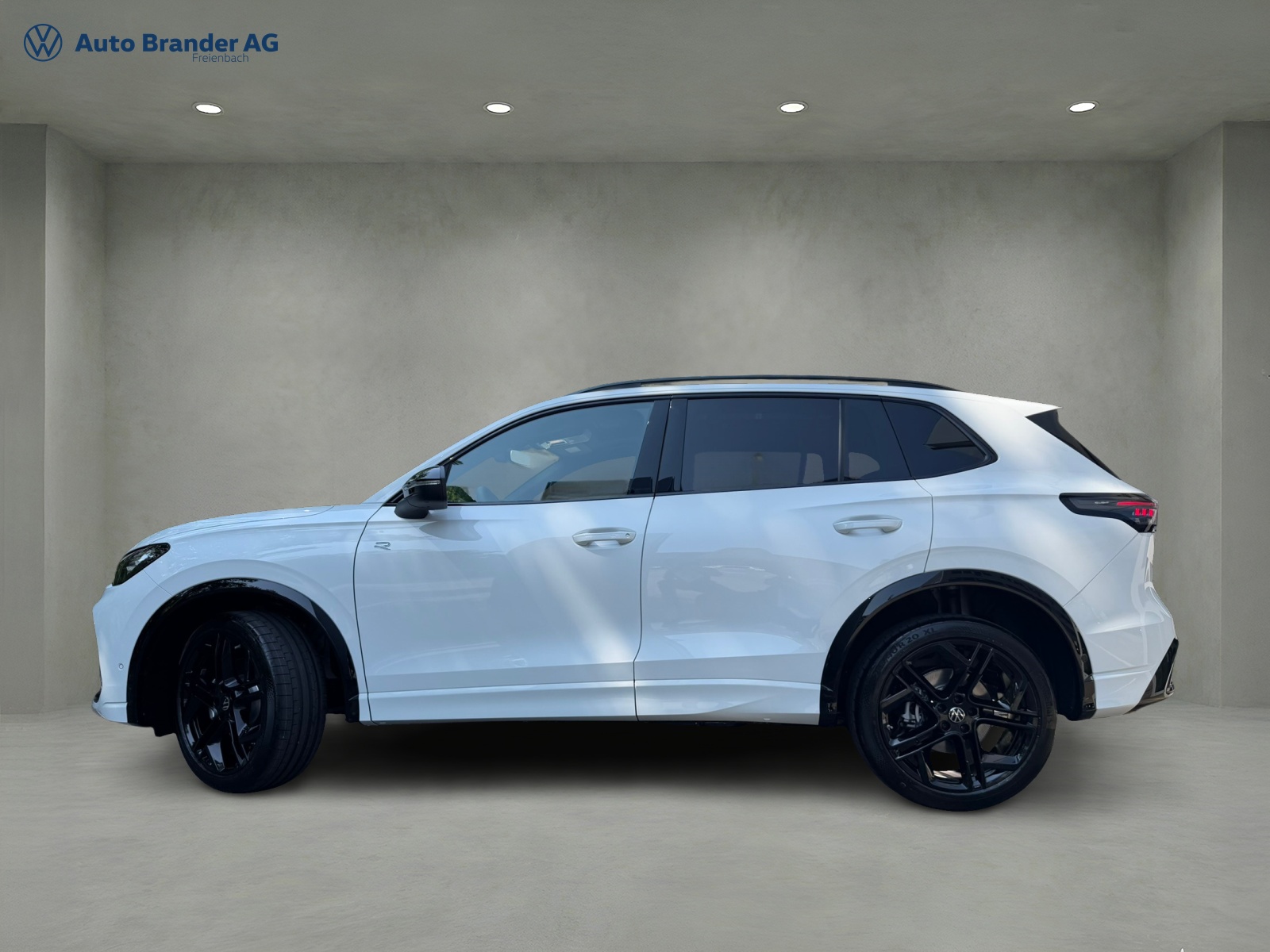 VW Tiguan 2.0 TSI DSG R-Line Plus 4Motion-image-3