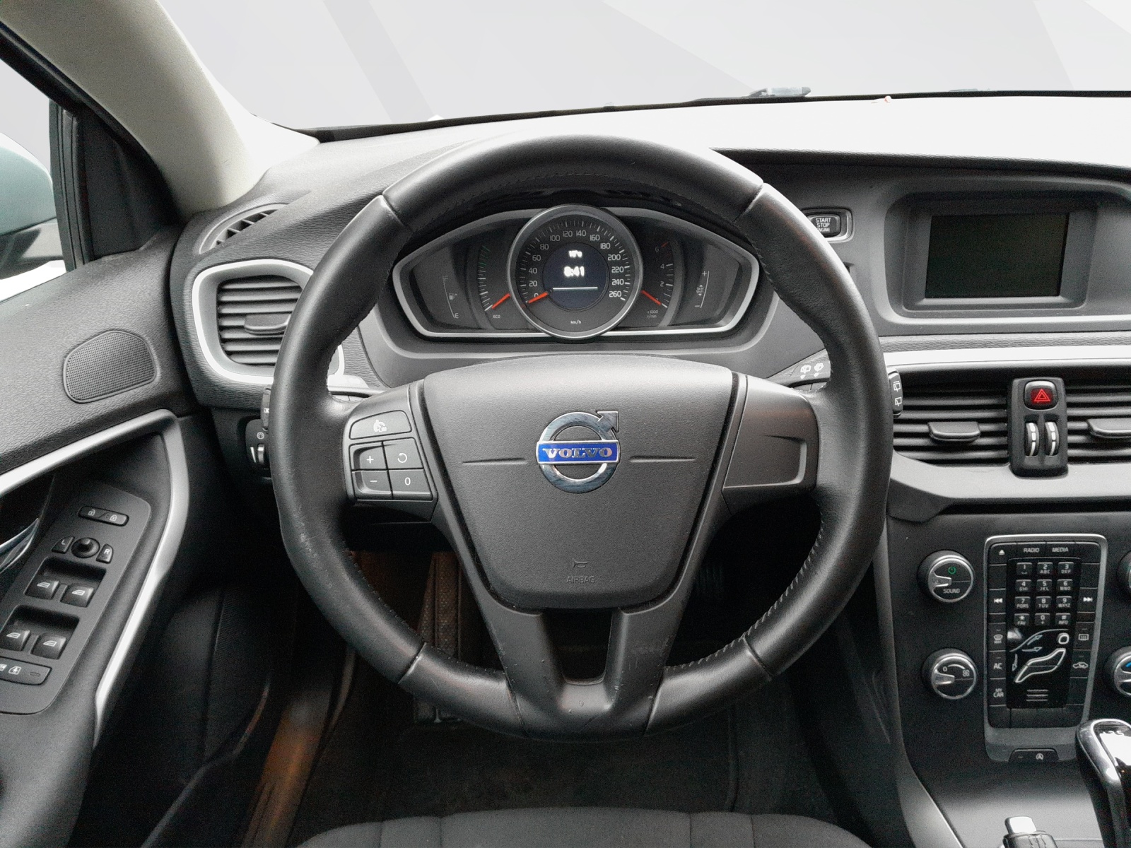 VOLVO V40 2.0 D3 Kinetic S/S-image-9