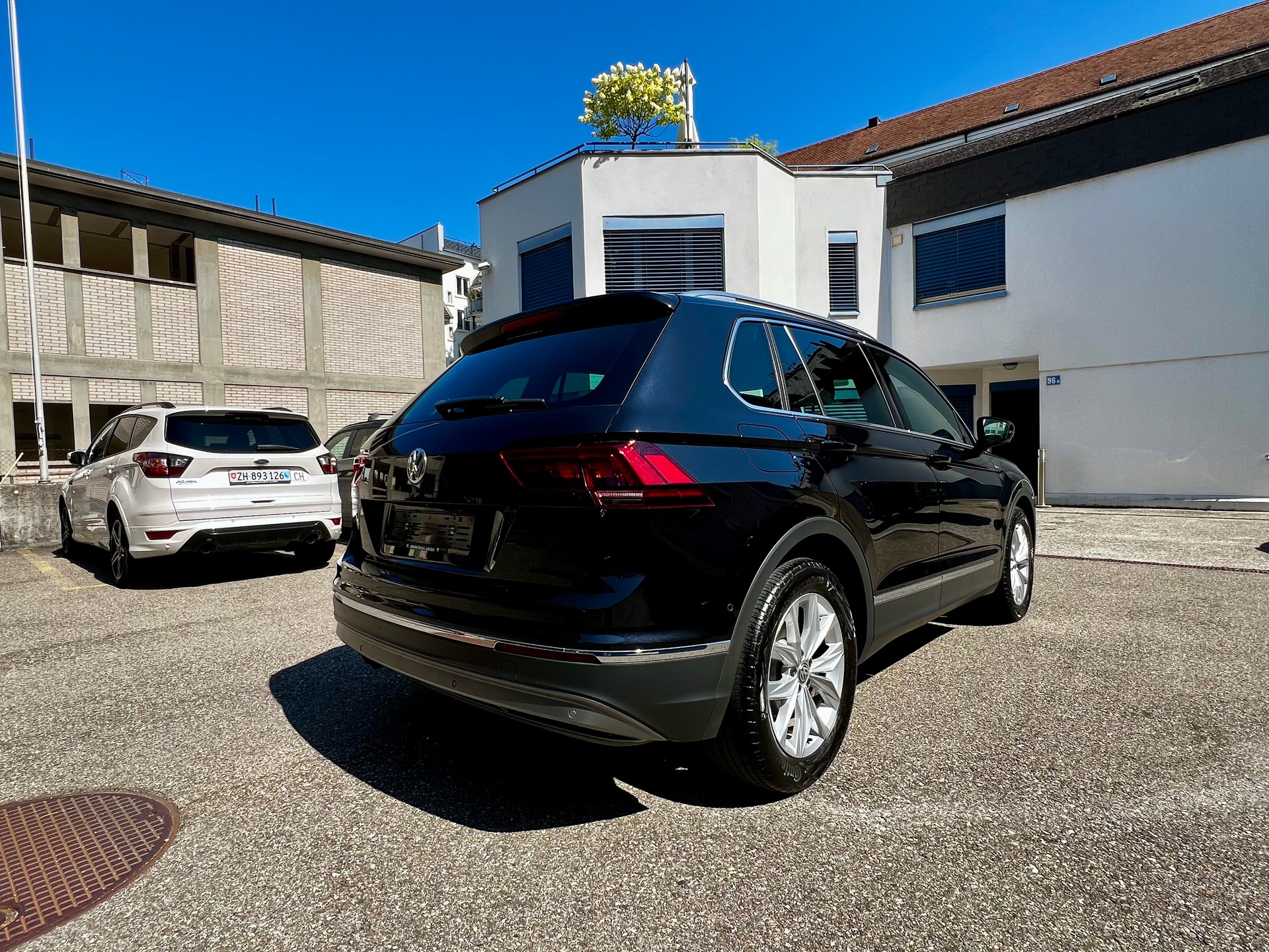VW Tiguan 2.0TSI Highline 4Motion DSG Tiguan 2.0 TSI Highline 4Motion | 180 PS | LED | 360°-Kamera | Lückenloser Service-image-2