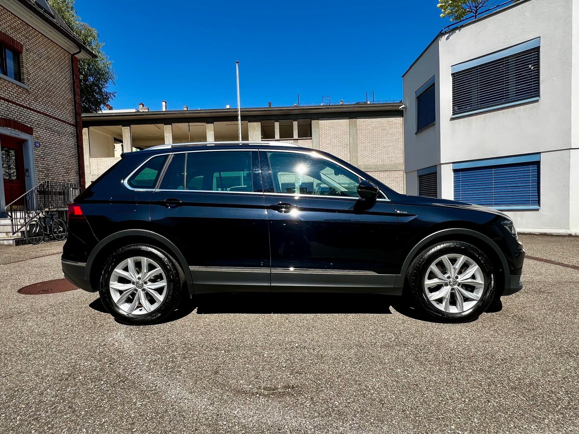 VW Tiguan 2.0TSI Highline 4Motion DSG Tiguan 2.0 TSI Highline 4Motion | 180 PS | LED | 360°-Kamera | Lückenloser Service-image-1