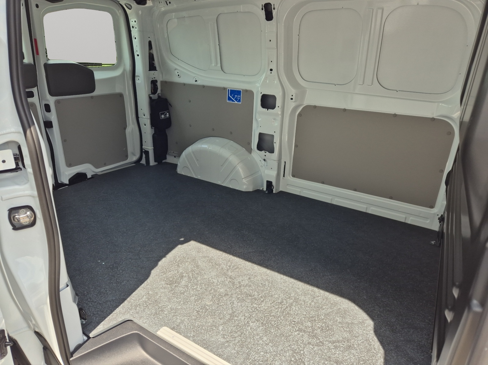 VW Transporter 2.0 TDI-image-8