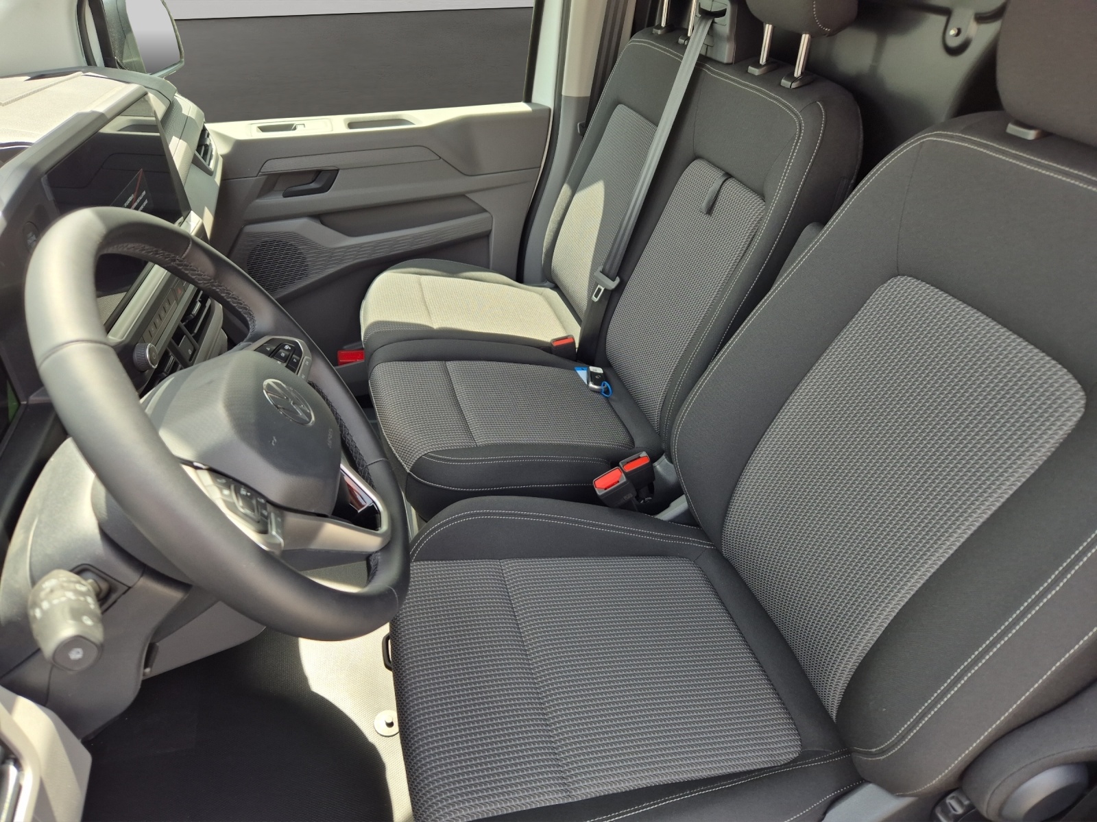 VW Transporter 2.0 TDI-image-5
