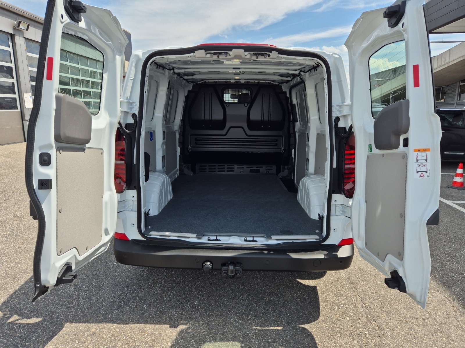 VW Transporter Kastenwagen-image-9
