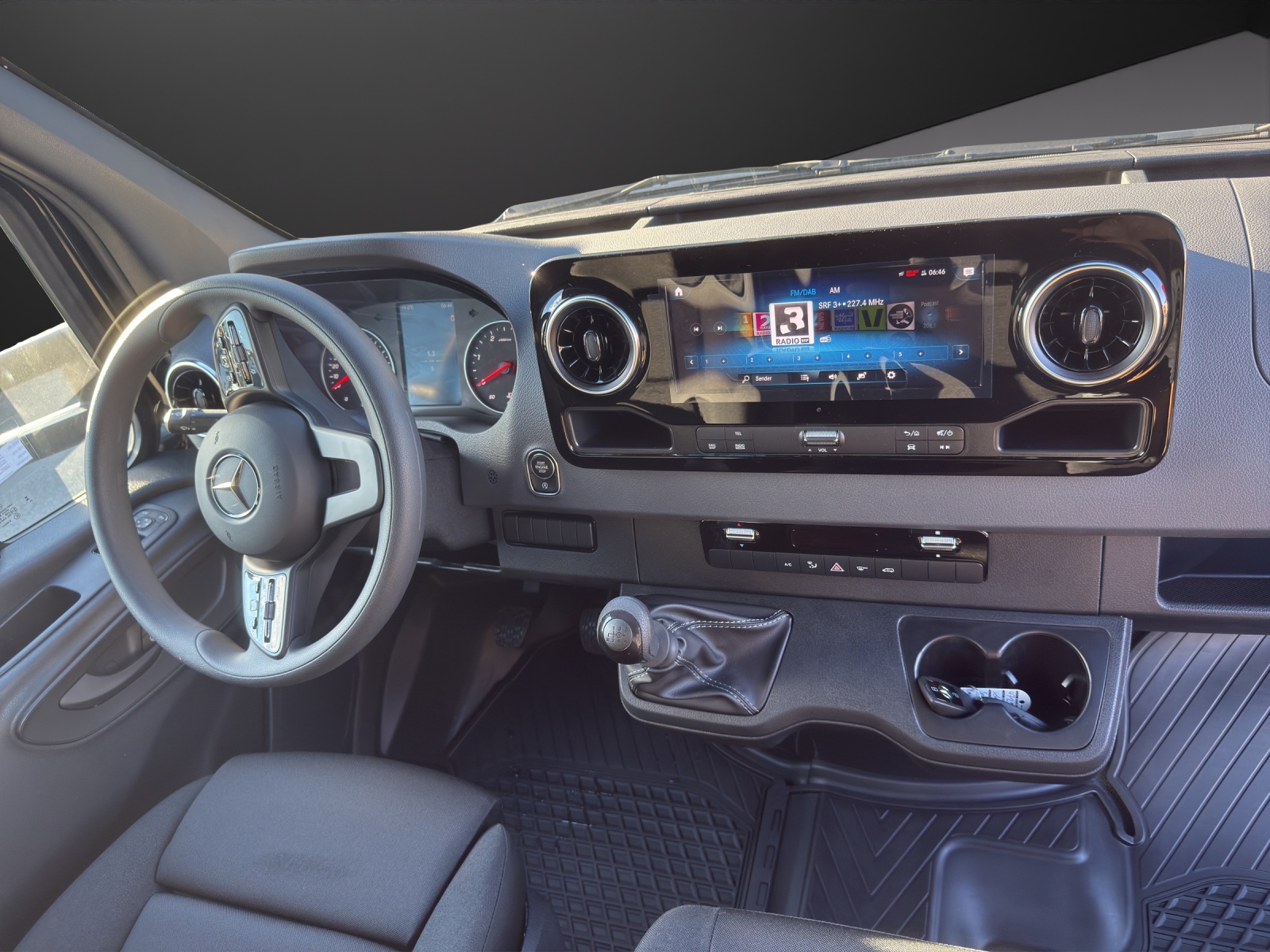 MERCEDES-BENZ Sprinter 319 CDI Lang-image-8