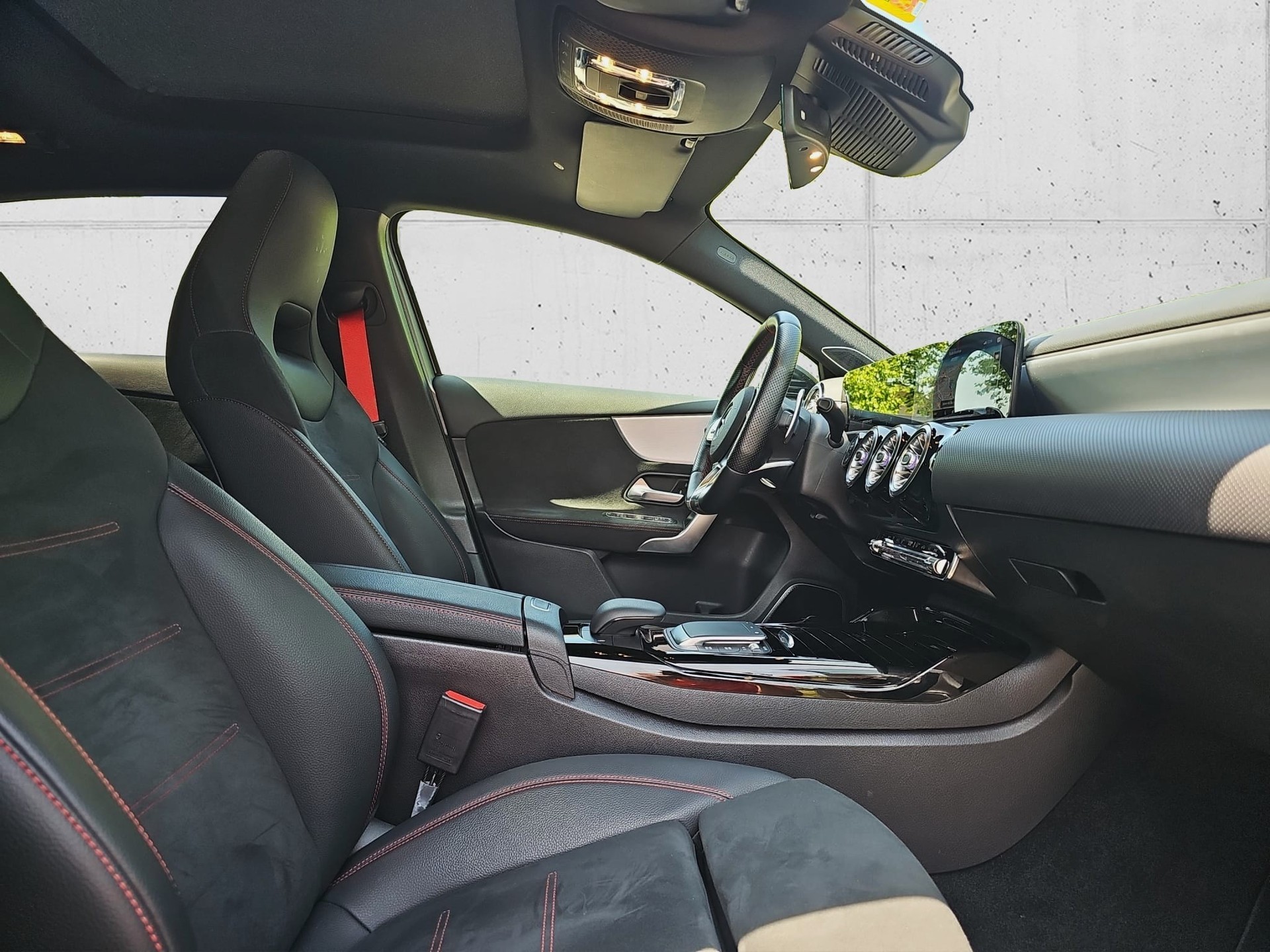 MERCEDES-BENZ A 35 AMG 4Matic Speedshift-image-22