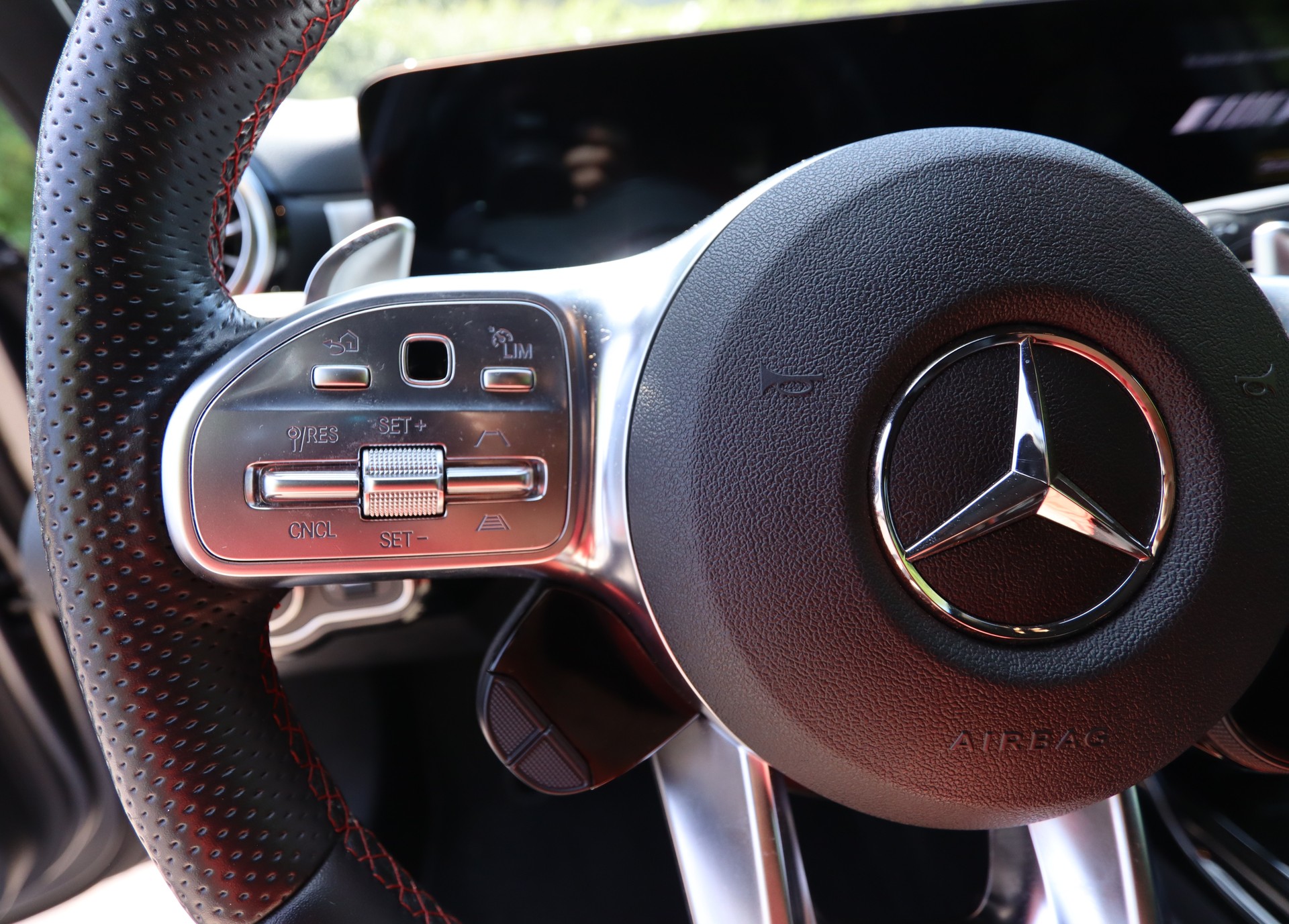 MERCEDES-BENZ A 35 AMG 4Matic Speedshift-image-15