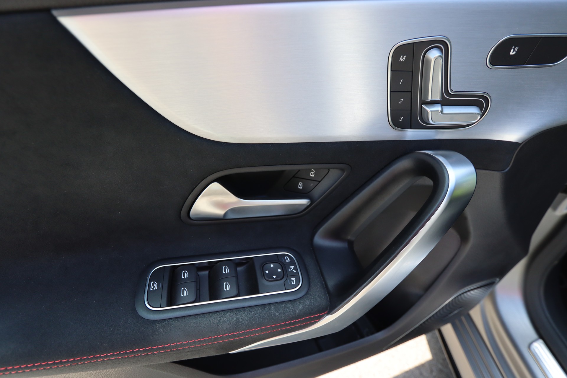 MERCEDES-BENZ A 35 AMG 4Matic Speedshift-image-25