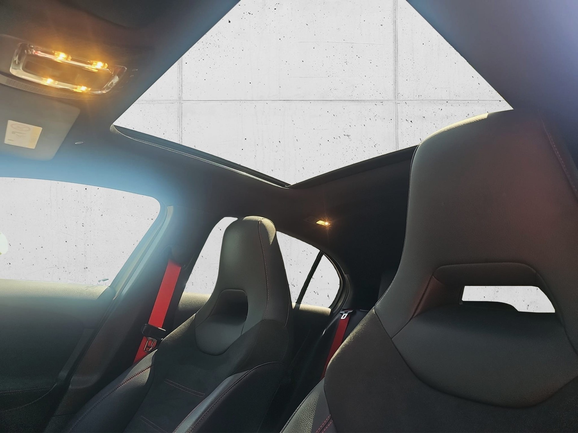 MERCEDES-BENZ A 35 AMG 4Matic Speedshift-image-12