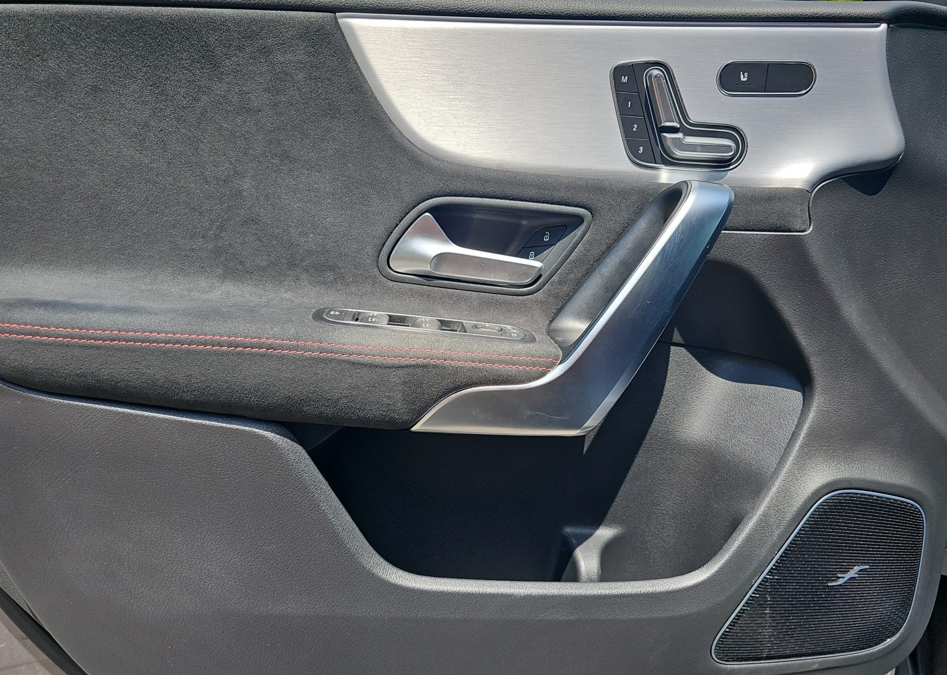 MERCEDES-BENZ A 35 AMG 4Matic Speedshift-image-24