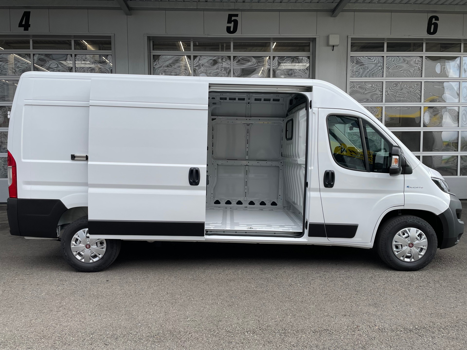 FIAT E-Ducato 35 47kWh L3H2-showroom-element-1