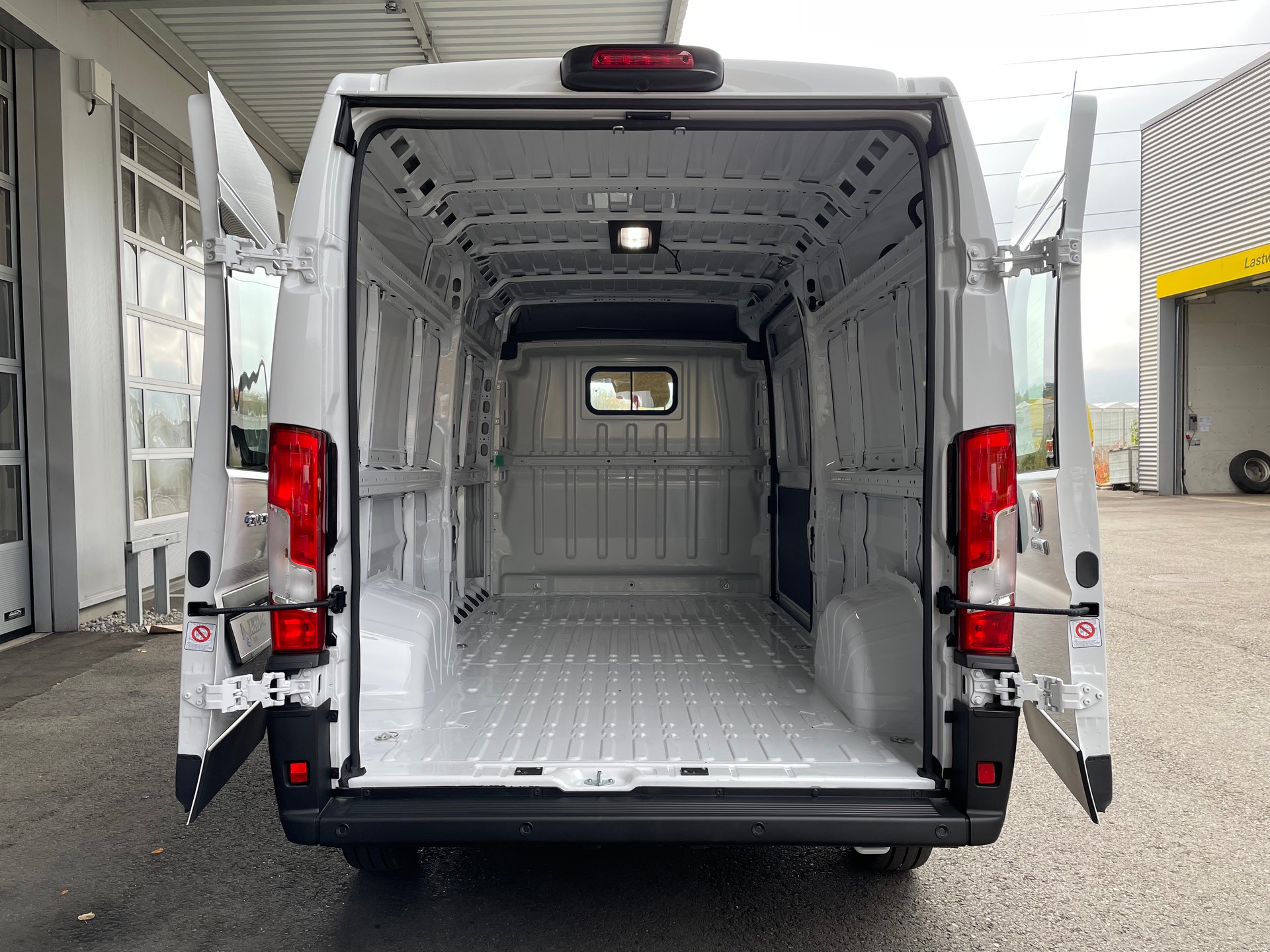FIAT E-Ducato 35 47kWh L3H2-image-5
