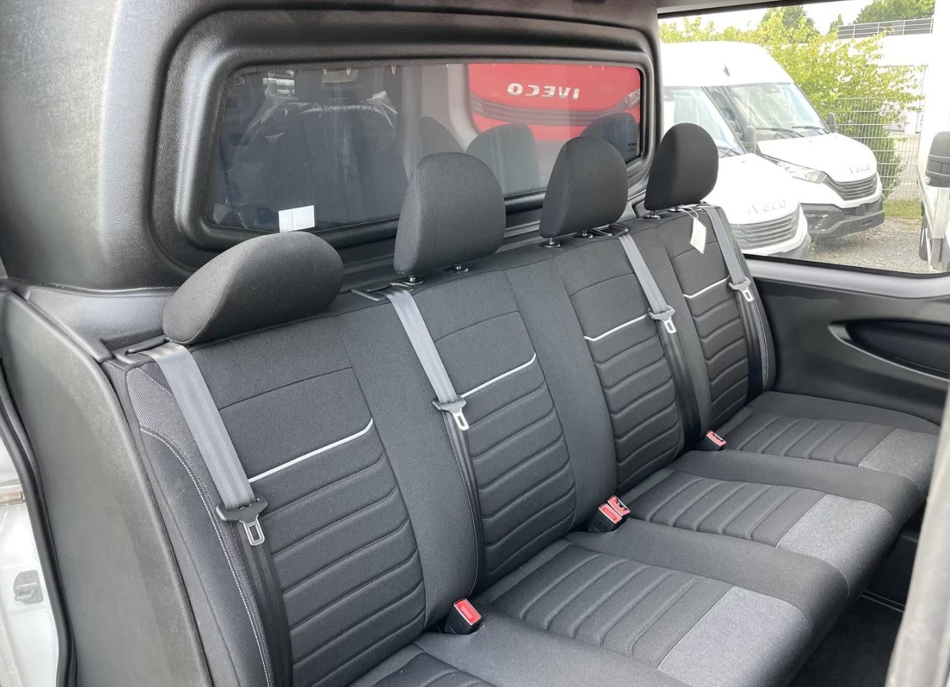 IVECO 35 S 14 D mit AHK-image-5