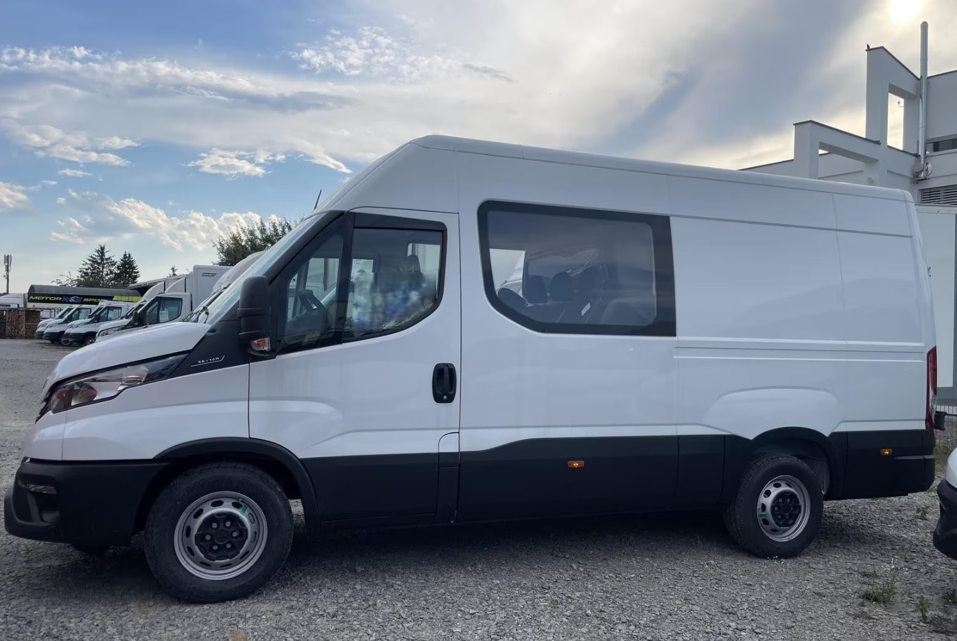 IVECO 35 S 14 D mit AHK-image-0