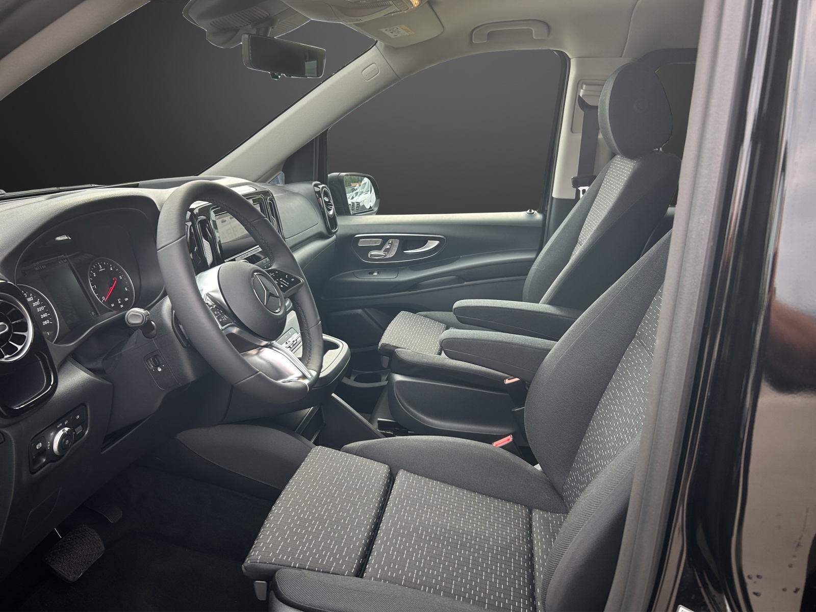 MERCEDES-BENZ Vito 119 CDI Lang Tourer 9G-Tronic 4M Select-image-9