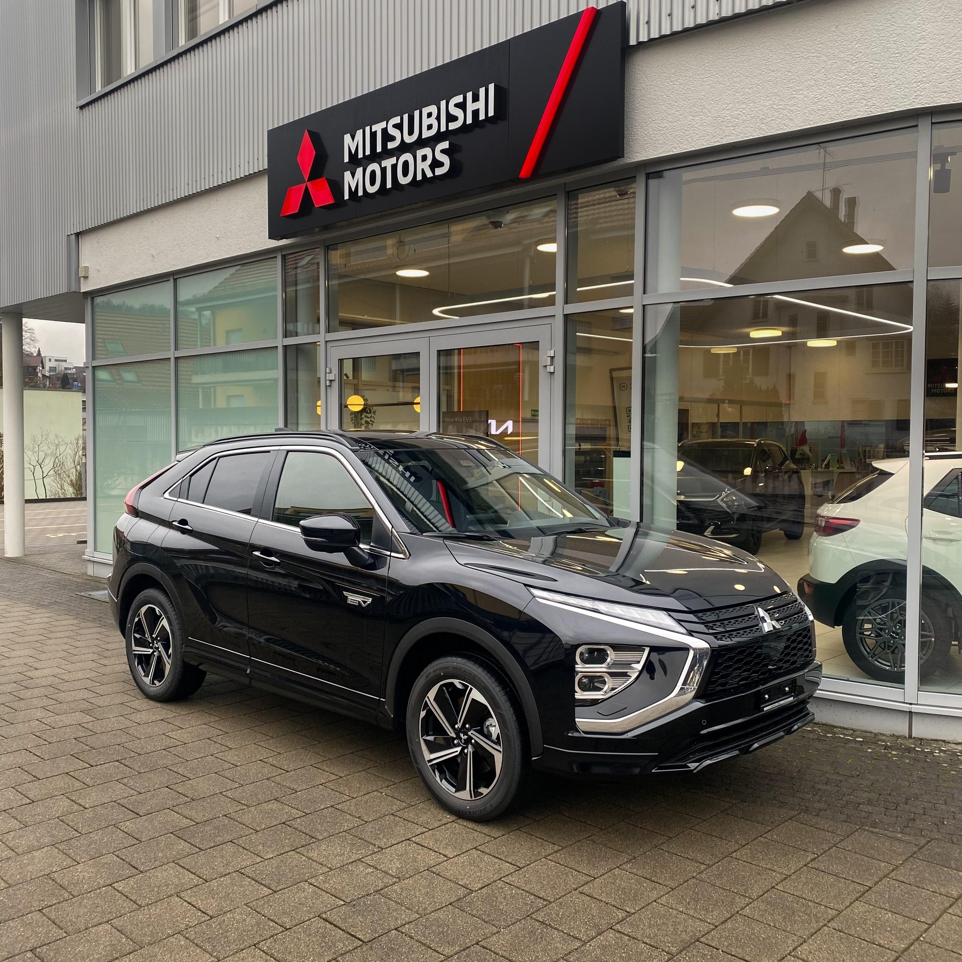 MITSUBISHI Eclipse Cross 2.4 PHEV Instyle+ 4x4-image-0