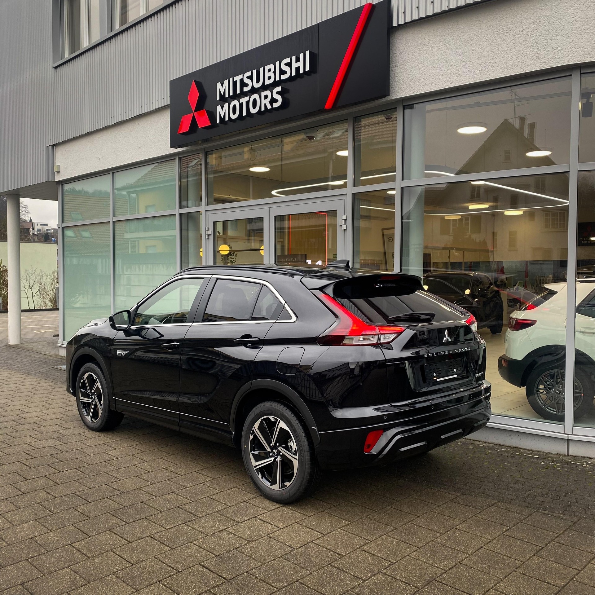 MITSUBISHI Eclipse Cross 2.4 PHEV Instyle+ 4x4-image-1