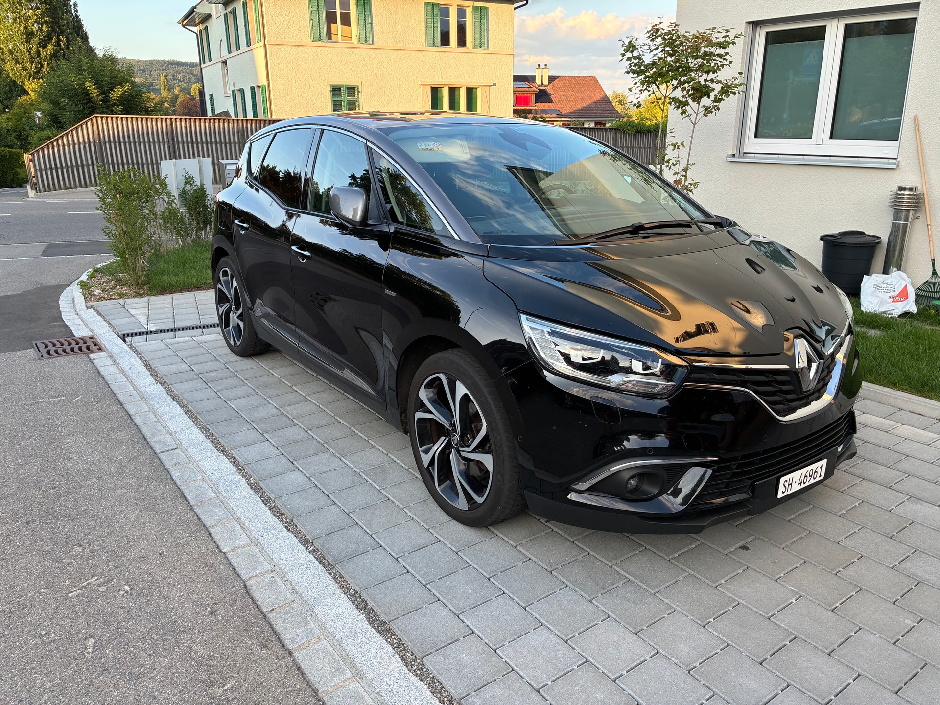 RENAULT Scénic 1.6 dCi Bose EDC-image-0