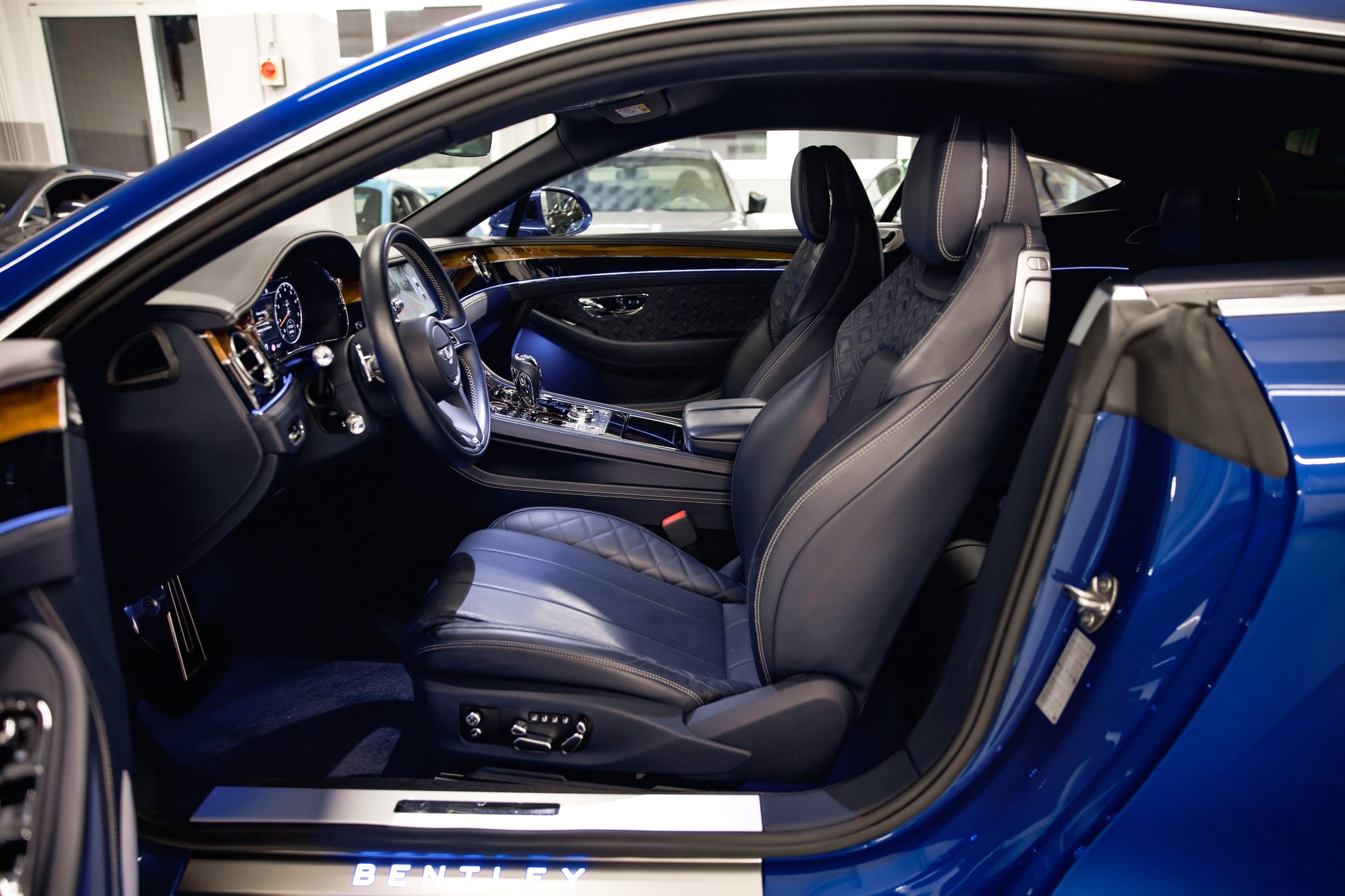 BENTLEY Continental GT 6.0 W12-image-18