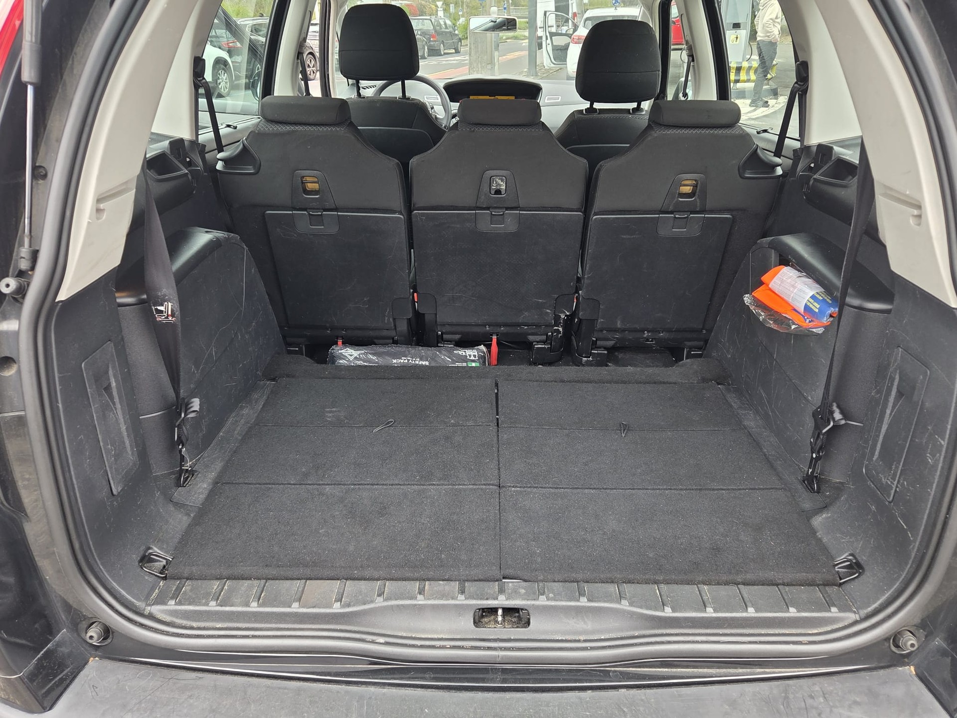 CITROEN Grand C4 Picasso 1.6 HDI 16V Attraction-image-9