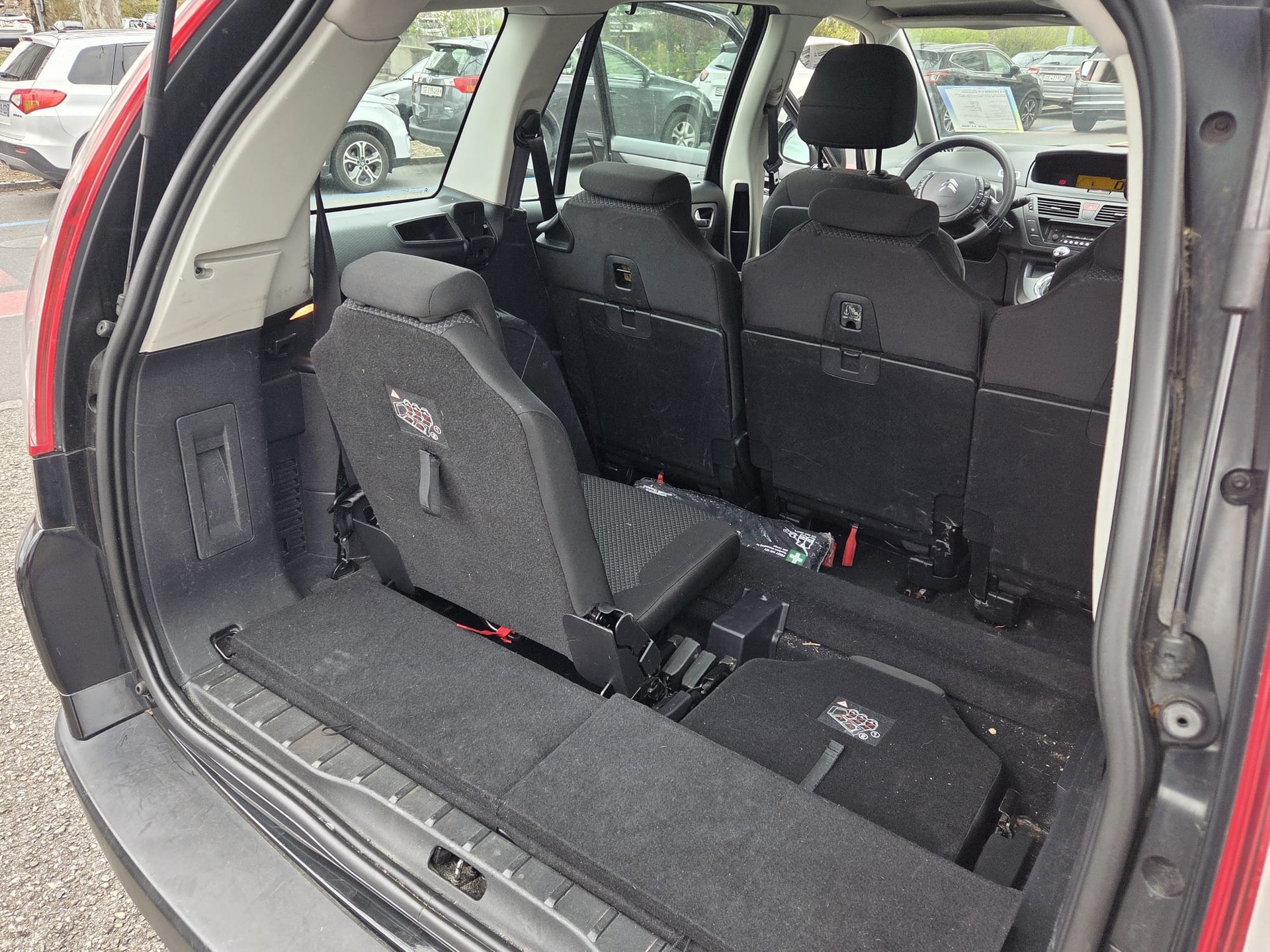 CITROEN Grand C4 Picasso 1.6 HDI 16V Attraction-image-8