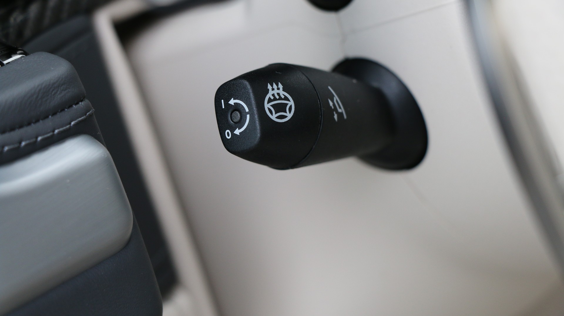 MERCEDES-BENZ G 63 AMG 9G-Tronic-image-22