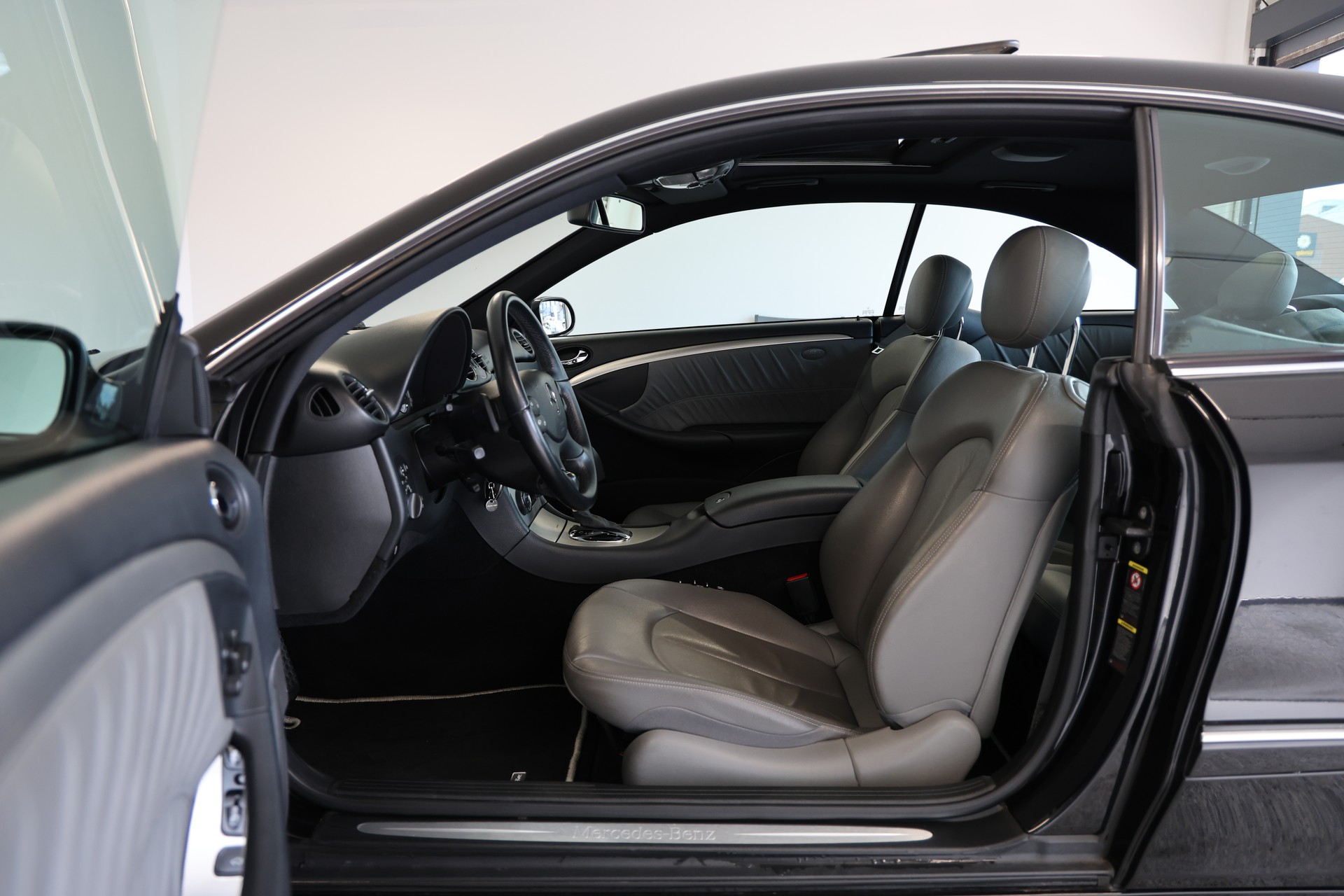 MERCEDES-BENZ CLK 320 CDI Avantgarde *Einmalig* 7G-Tronic-image-5
