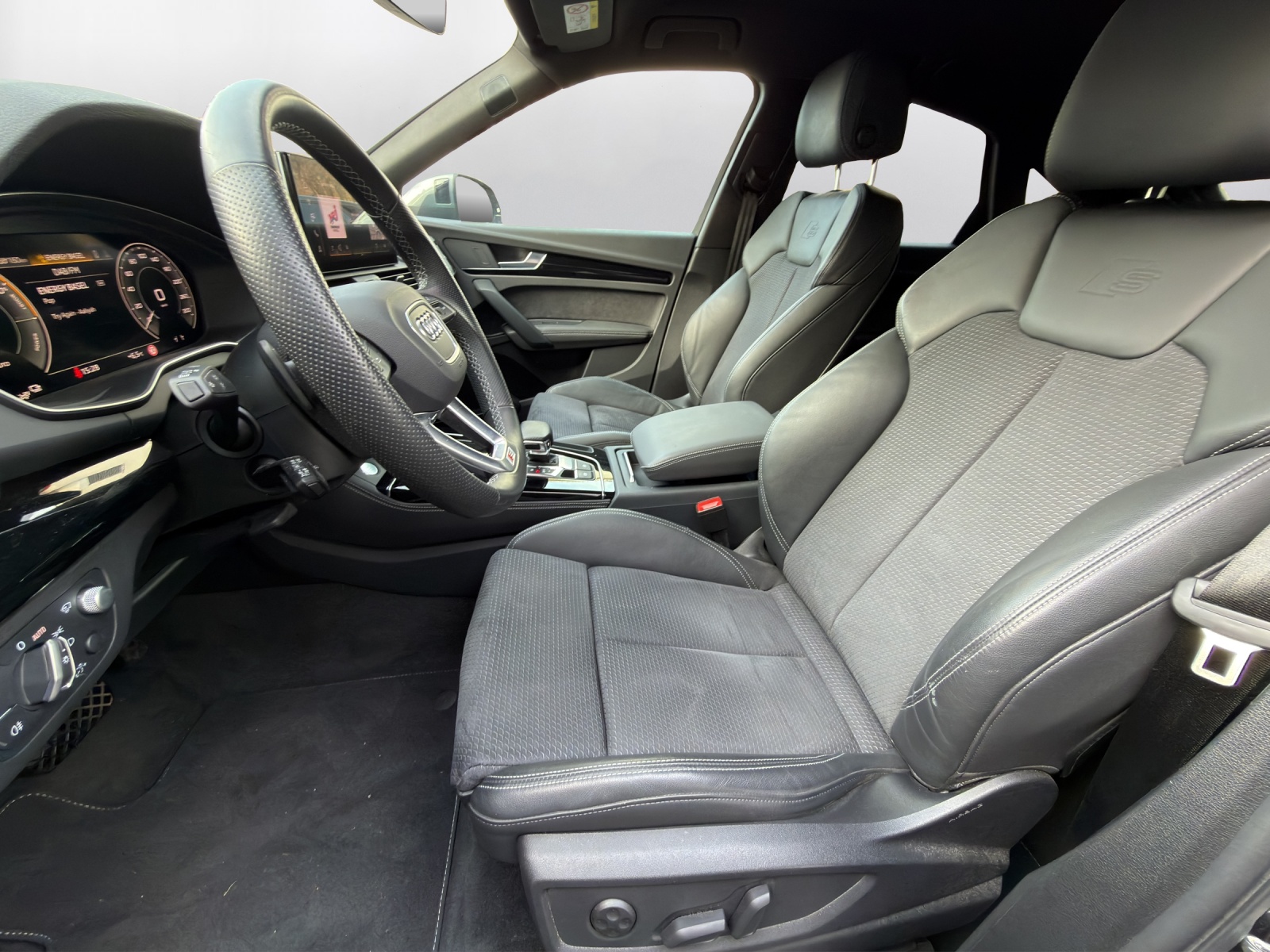 AUDI Q5 Sportback 55 TFSI e PHEV S line quattro S-tronic-image-8