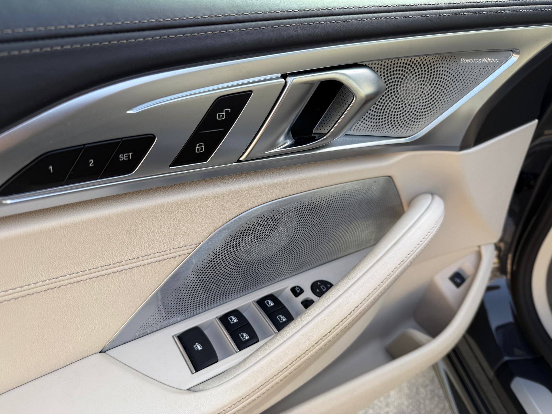 BMW M850i xDrive Steptronic-image-24