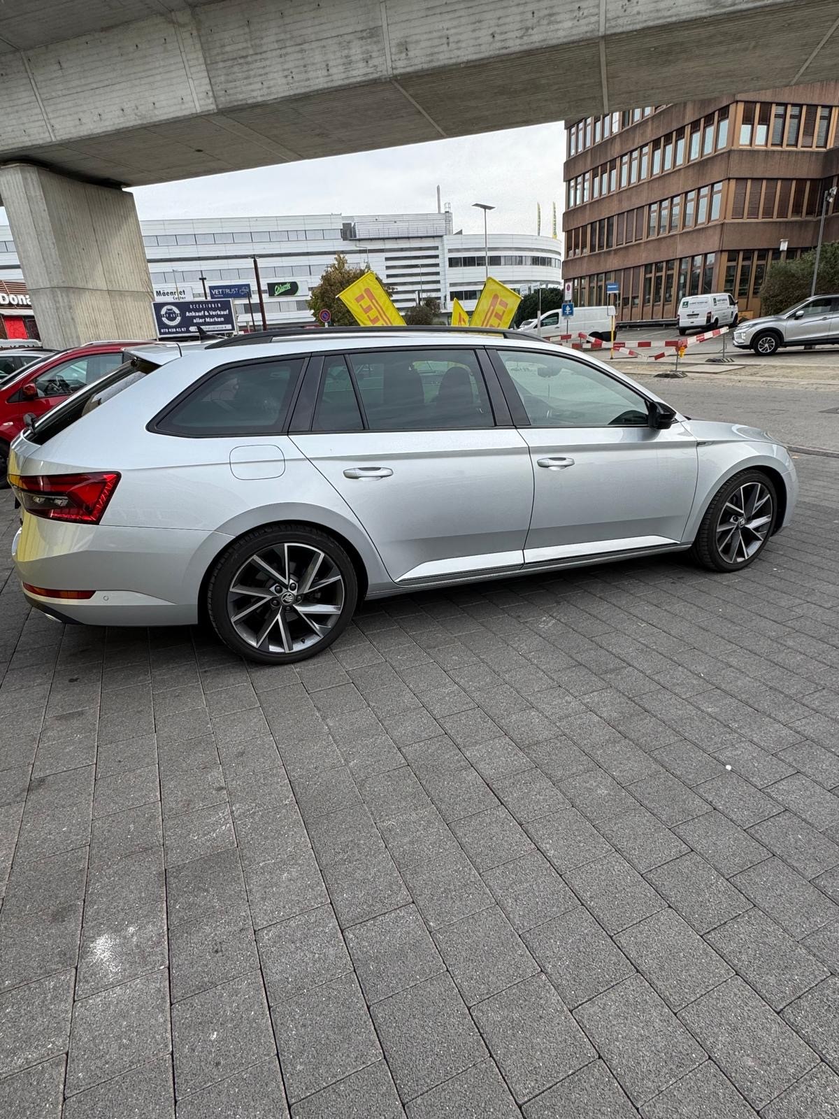 SKODA SUPERB-image-3
