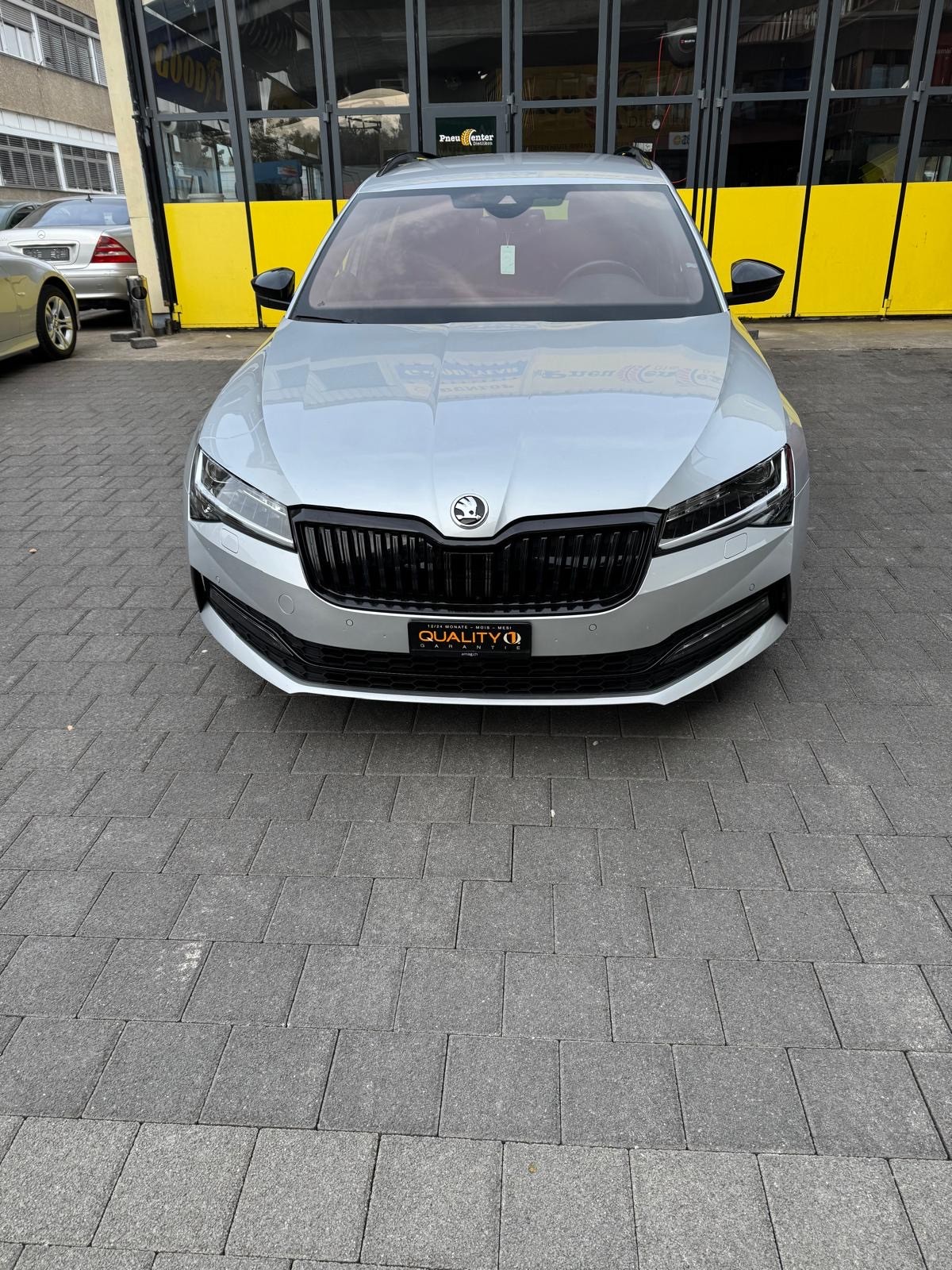SKODA SUPERB-image-4
