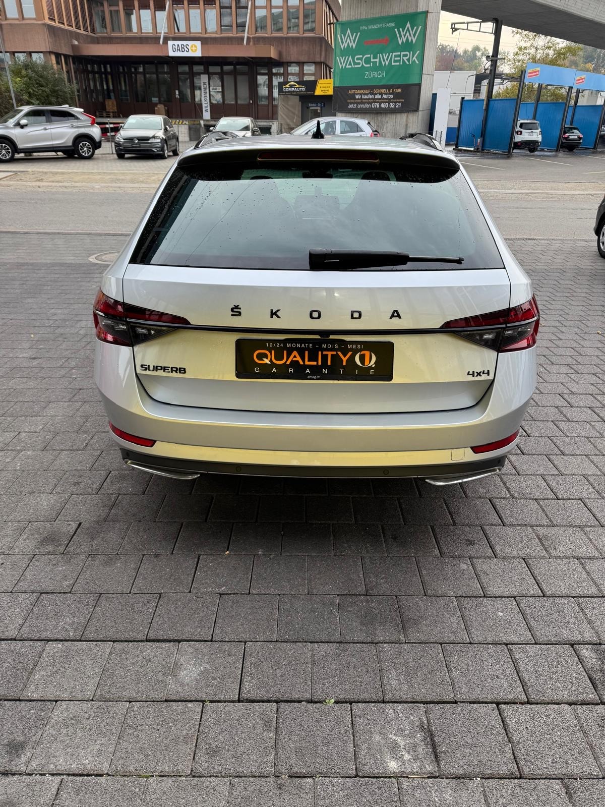 SKODA SUPERB-image-1
