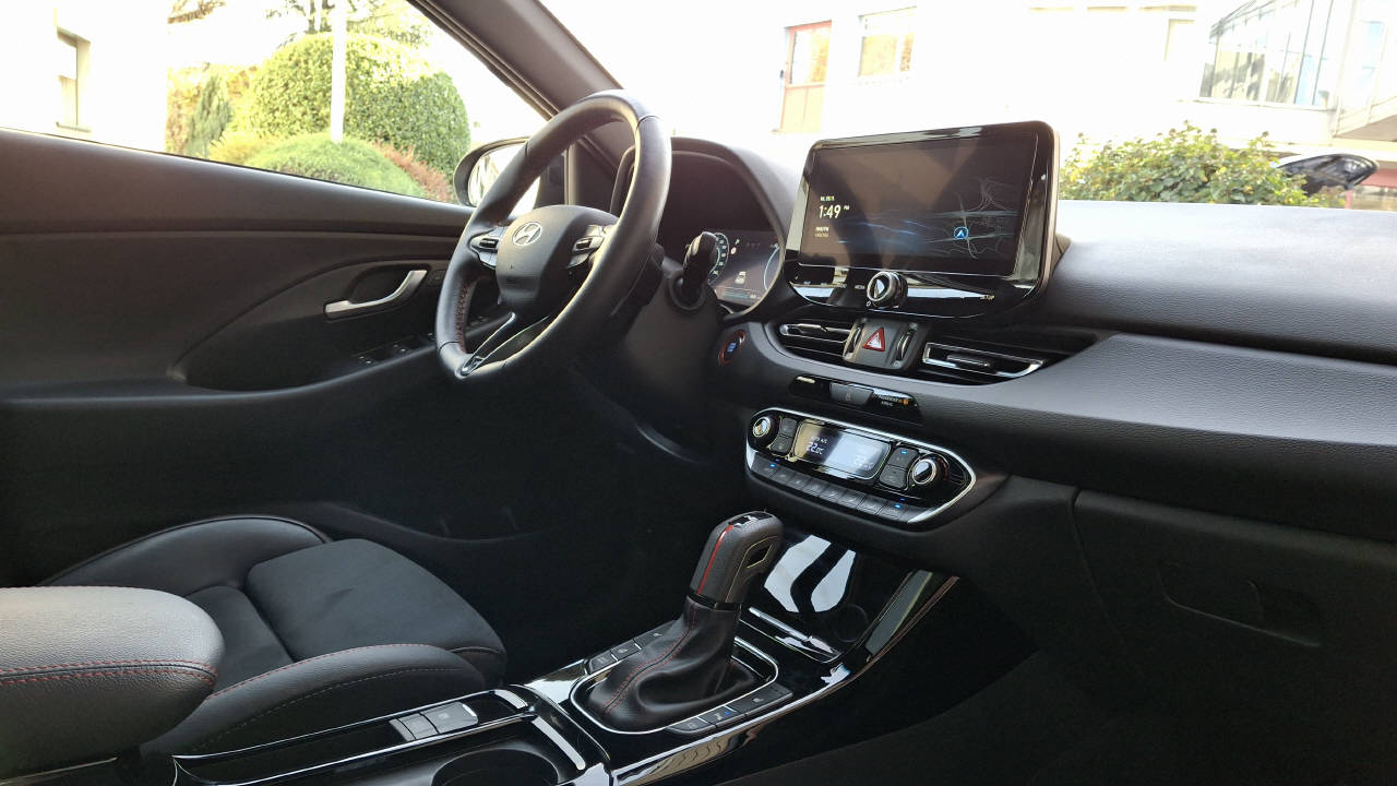 HYUNDAI i30 1.5 T-GDi N-Line-image-13
