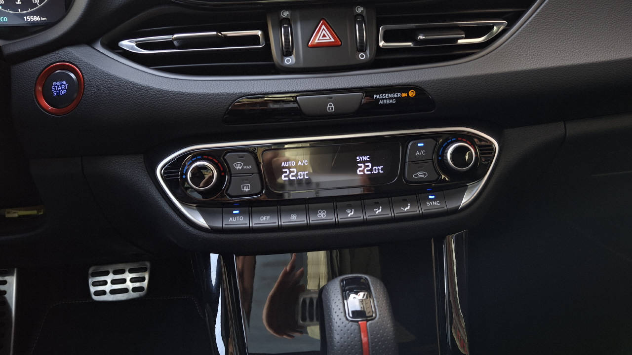 HYUNDAI i30 1.5 T-GDi N-Line-image-15