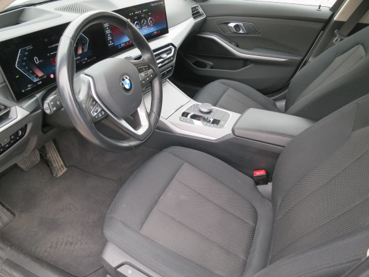 BMW 320d xDrive 48V Touring-image-7