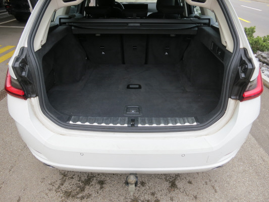BMW 320d xDrive 48V Touring-image-5