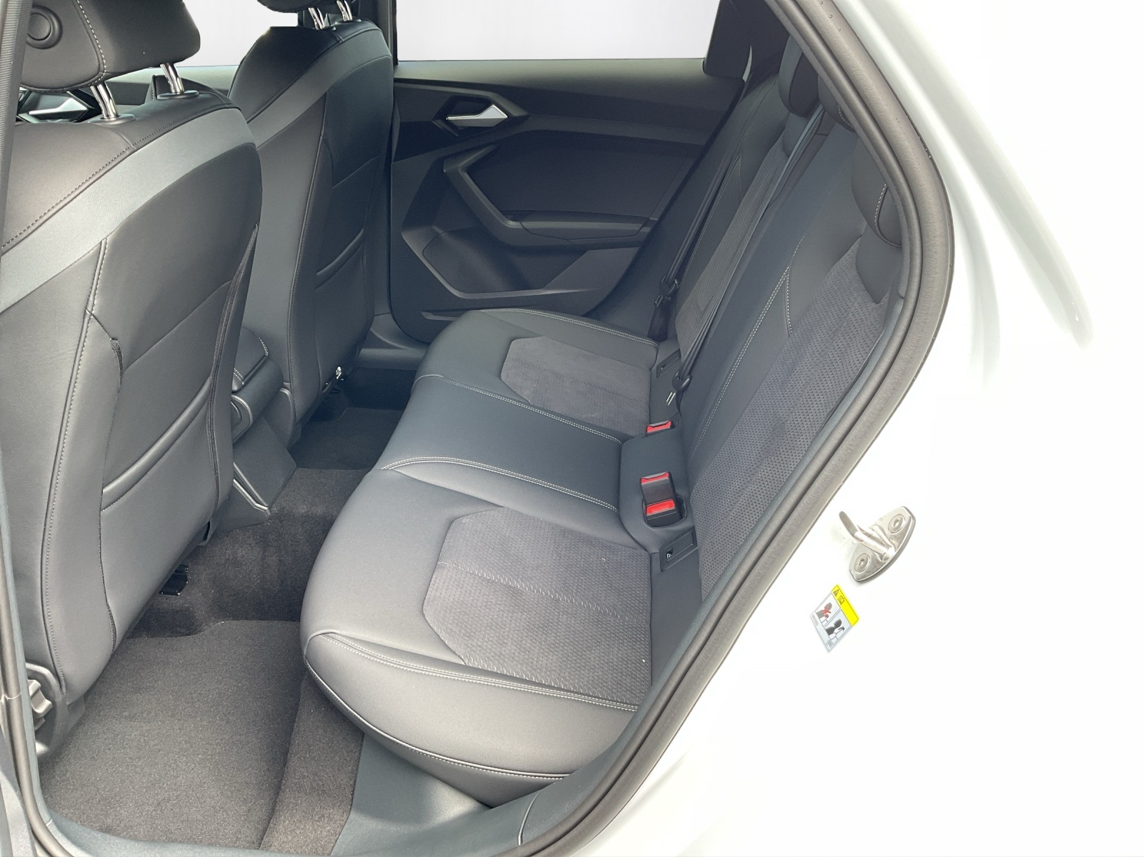 AUDI A1 Sportback 35 TFSI S Line S-tronic-image-10
