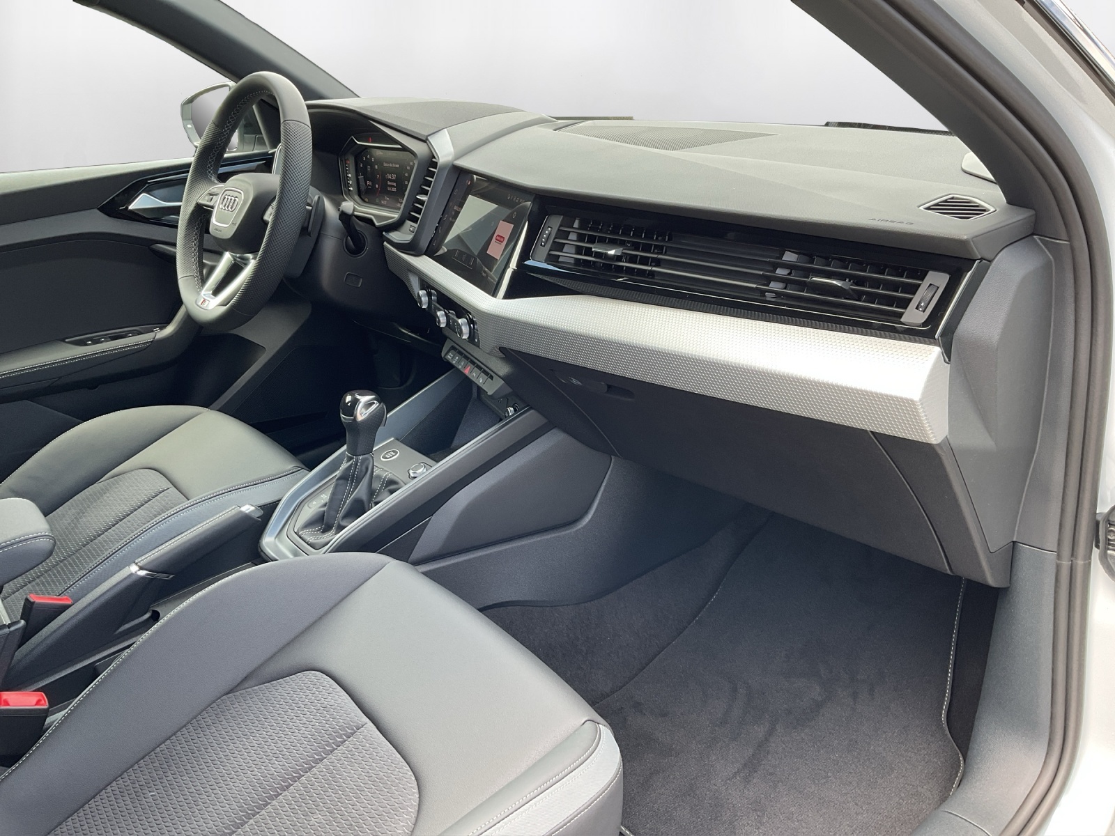 AUDI A1 Sportback 35 TFSI S Line S-tronic-image-13
