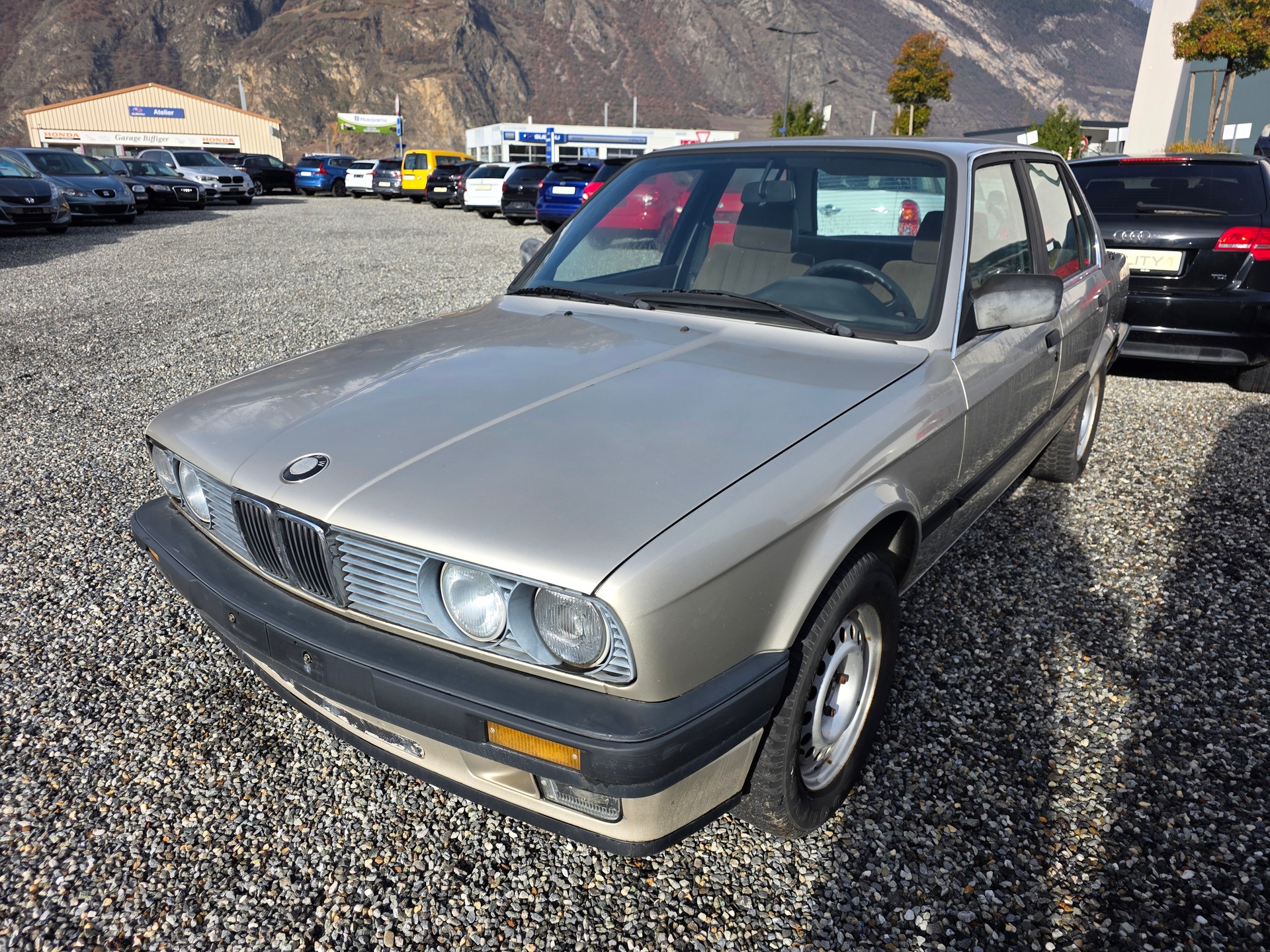 BMW 318i-image-4