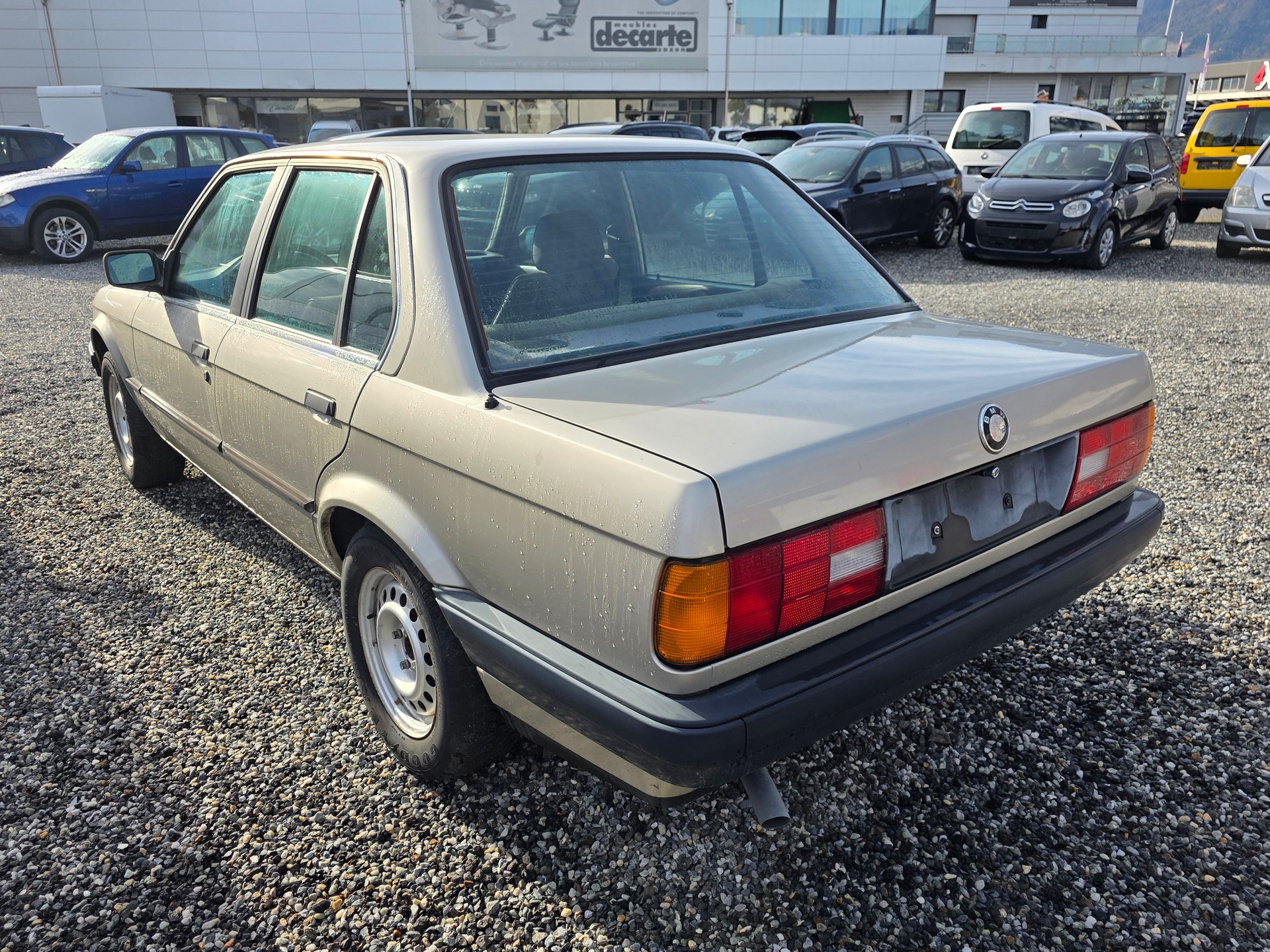 BMW 318i-image-5