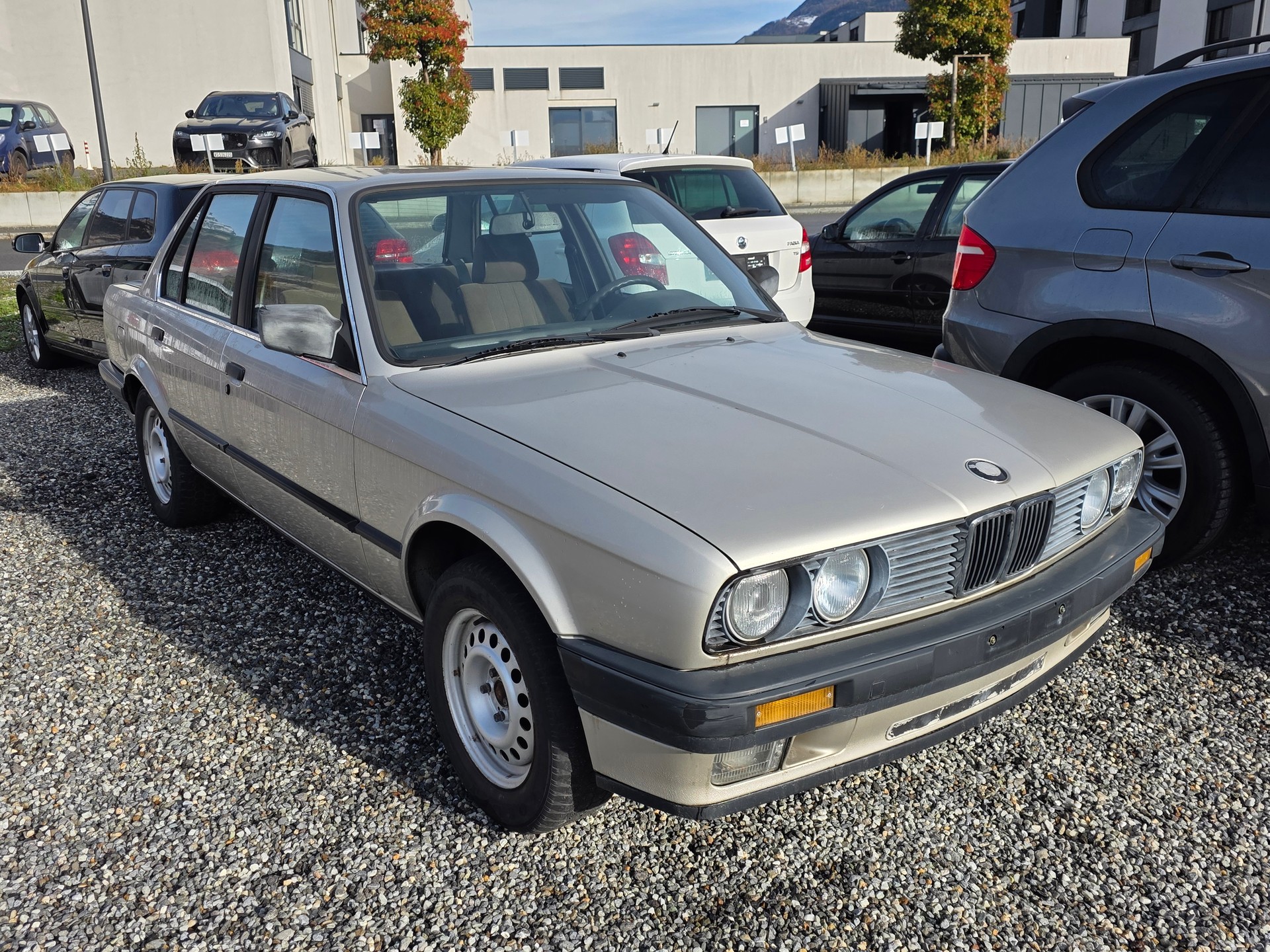 BMW 318i-image-8