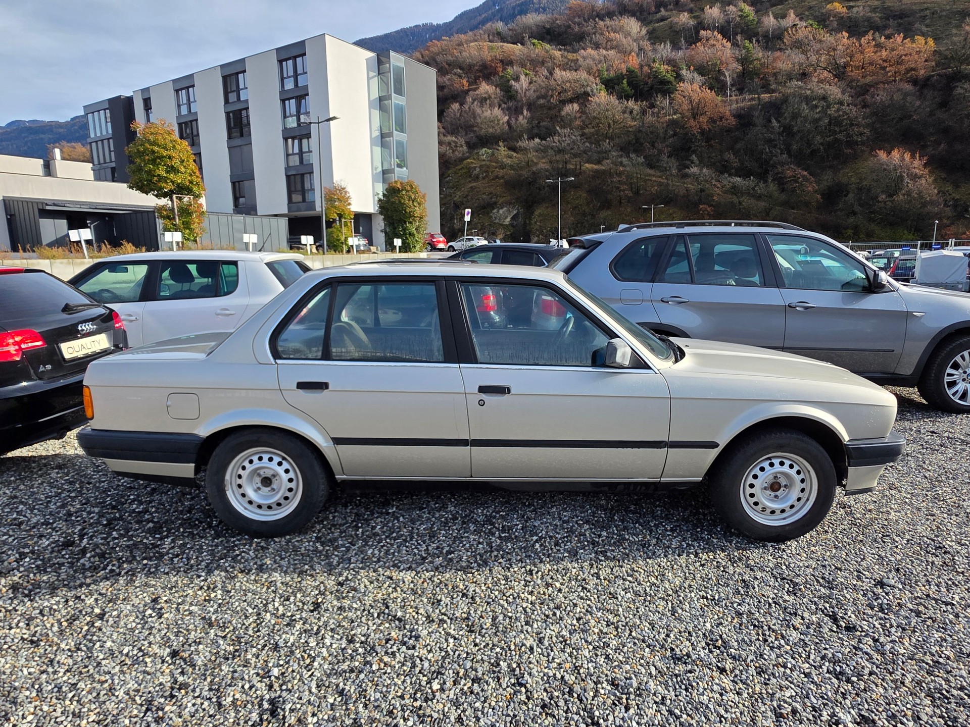 BMW 318i-image-7