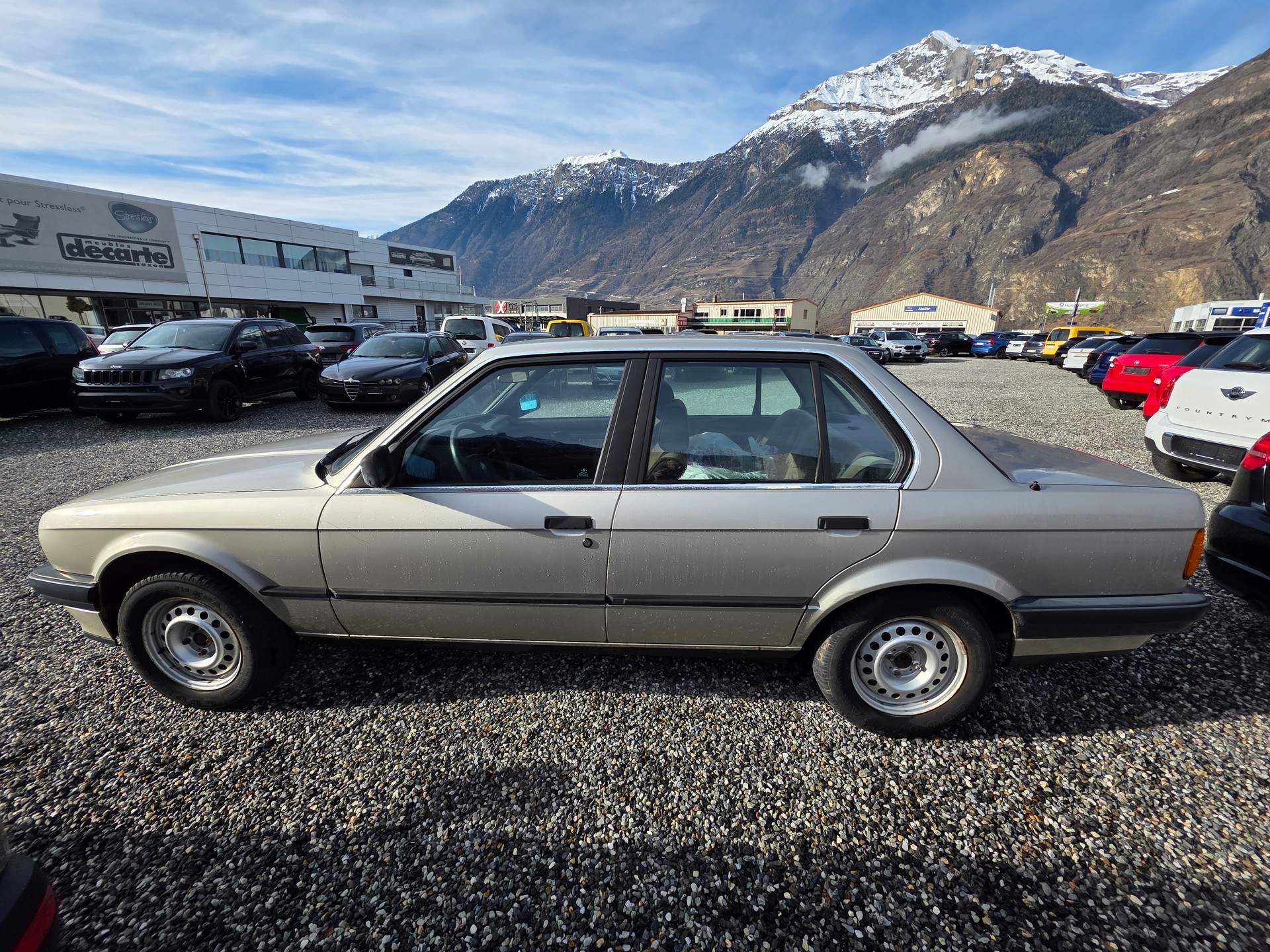 BMW 318i-image-3