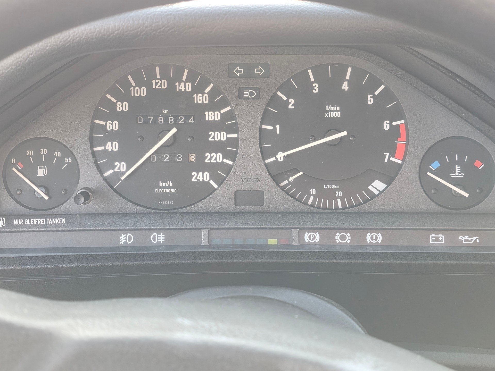BMW 318i-image-10