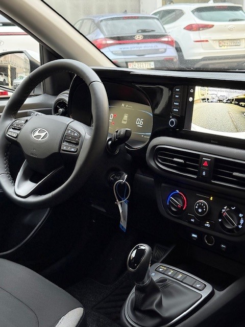 HYUNDAI i10 1.2 Amplia AMT5-image-11
