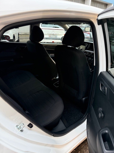 HYUNDAI i10 1.2 Amplia AMT5-image-14