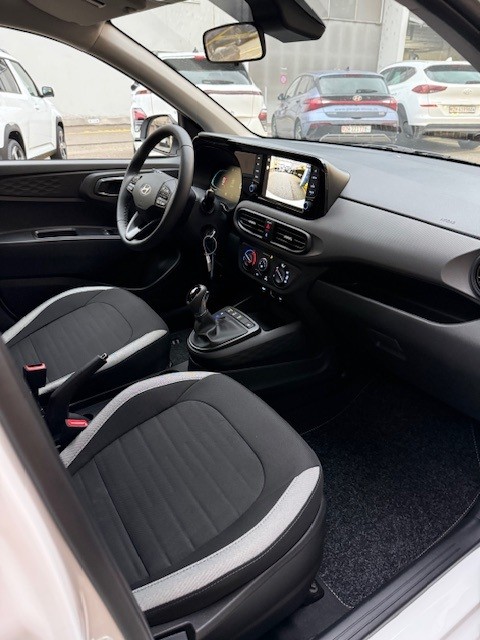 HYUNDAI i10 1.2 Amplia AMT5-image-8