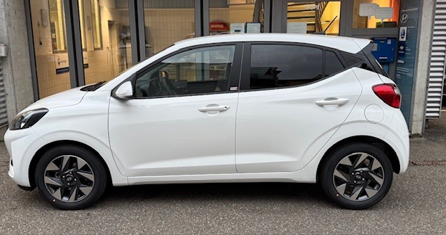 HYUNDAI i10 1.2 Amplia AMT5-image-1