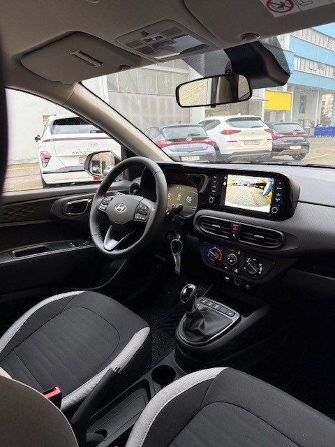 HYUNDAI i10 1.2 Amplia AMT5-image-10