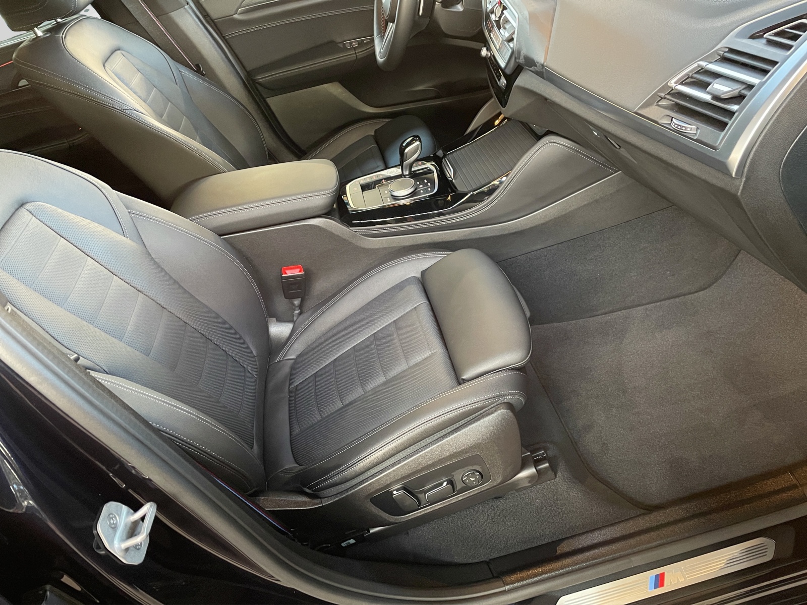 BMW X4 M40d-image-8